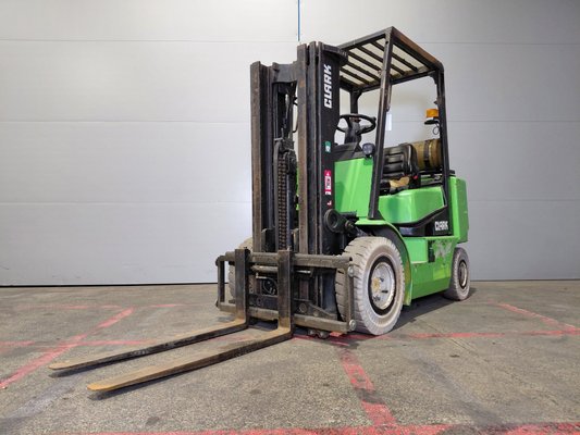 Carrelli elevatori a gas Clark CGP25 - 1