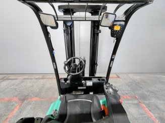 Carrello elevatore frontale a 3 ruote Yale ERP15VTSWB - 6
