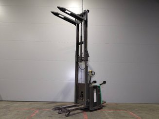 Stoccatori con piattaforma Mitsubishi SBV12P