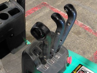 Carrello elevatore frontale a 3 ruote Yale ERP16VTLWB - 8