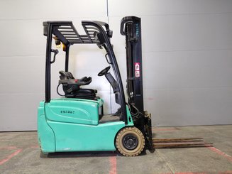 Carrello elevatore frontale a 3 ruote Yale ERP15VTSWB - 5