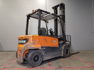 Carrello elevatore frontale a 4 ruote Doosan B50X-7