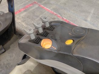 Carrello elevatore frontale a 4 ruote Crown SCF6040-18 - 8