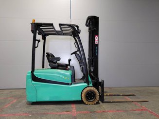 Carrello elevatore frontale a 3 ruote Yale ERP16VTLWB - 5