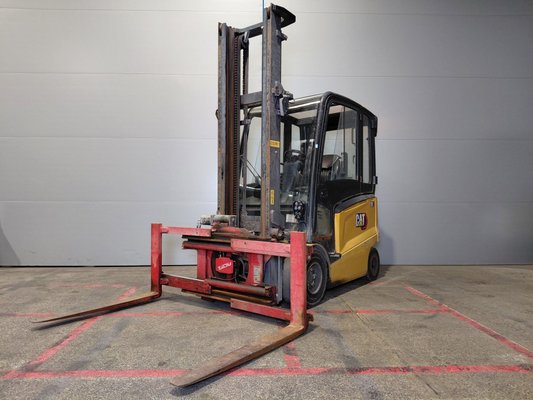 Carrello elevatore frontale a 4 ruote Caterpillar EP30CN - 1
