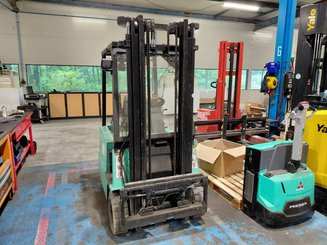 Carrello elevatore frontale a 4 ruote Yale ERP16RCF