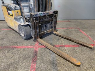 Carrello elevatore frontale a 3 ruote Caterpillar EP20PNT - 6