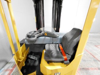 Carrelli retrattili multidirezionali Caterpillar NRM20K