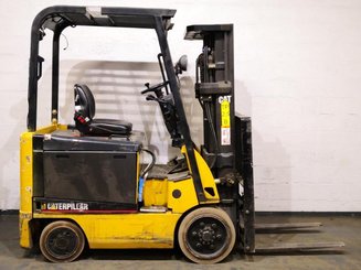 Carrello elevatore frontale a 4 ruote Caterpillar EC25N - 1