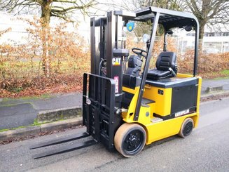 Carrello elevatore frontale a 4 ruote Caterpillar EC25N
