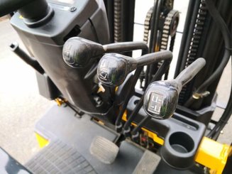 Carrello elevatore frontale a 4 ruote Caterpillar EC25N