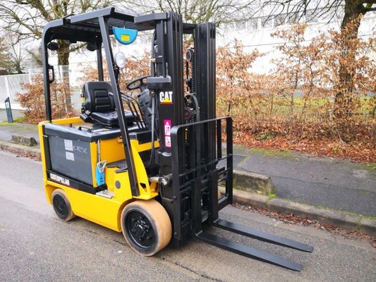 Carrello elevatore frontale a 4 ruote Caterpillar EC25N - 1