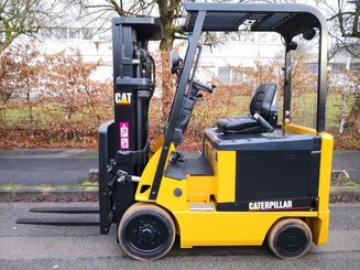 Carrello elevatore frontale a 4 ruote Caterpillar EC25N - 2