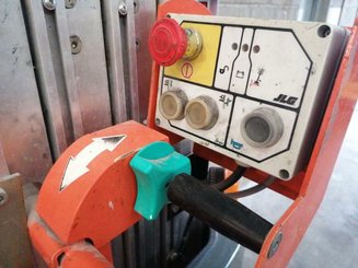 Navicella a gruppo di sollevamento verticale JLG TOUCAN DUO