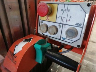 Navicella a gruppo di sollevamento verticale JLG TOUCAN DUO