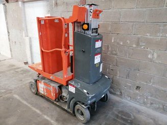 Navicella a gruppo di sollevamento verticale JLG TOUCAN DUO