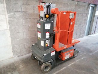 Navicella a gruppo di sollevamento verticale JLG TOUCAN DUO
