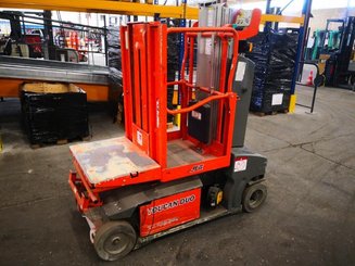 Navicella a gruppo di sollevamento verticale JLG TOUCAN DUO
