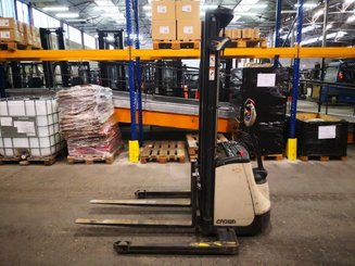 Carrello stoccatore a razze larghe Crown ST3000-1.0 - 2