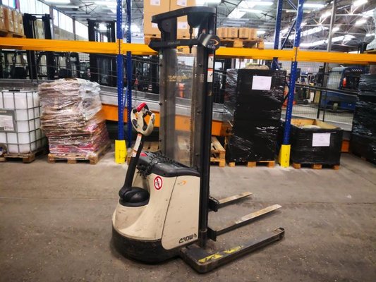 Carrello stoccatore a razze larghe Crown ST3000-1.0 - 1