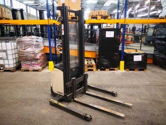 Carrello stoccatore a razze larghe Crown ST3000-1.0 - 7