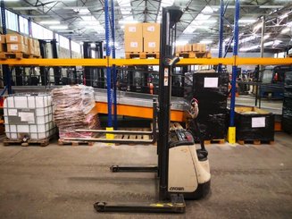 Carrello stoccatore a razze larghe Crown ST3000-1.0 - 3