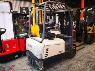 Carrello elevatore frontale a 3 ruote Crown SC5340-1.6 - 1