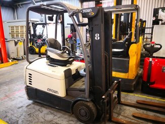 Carrello elevatore frontale a 3 ruote Crown SC5340-1.6 - 1