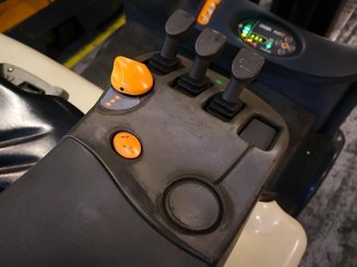 Carrello elevatore frontale a 3 ruote Crown SC5340-1.6 - 2