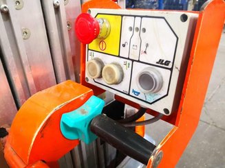 Navicella a gruppo di sollevamento verticale JLG TOUCAN DUO