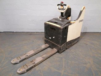 Transpallet con pedana Crown WT3040
