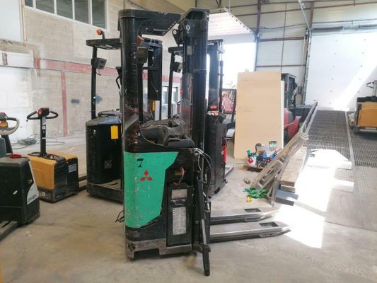 Stoccatori con pedana Mitsubishi SBR16N - 1