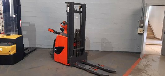Stoccatori guida in accompagnamento Fenwick L16AP - 2