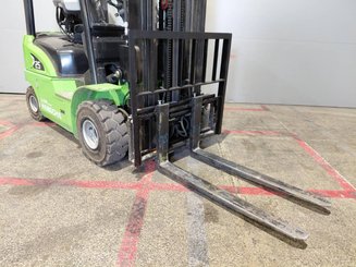 Carrello elevatore frontale a 4 ruote Hangcha XC25i