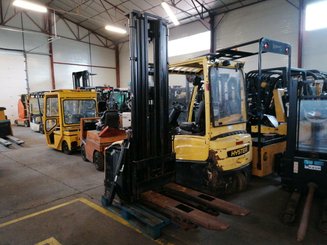 Stoccatori guida in accompagnamento Caterpillar NSP16N - 1