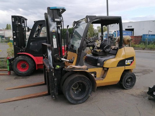 Carrello elevatore frontale a 4 ruote Caterpillar GP40N - 1