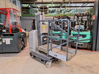 Navicella a gruppo di sollevamento verticale JLG 20MVL