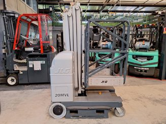 Navicella a gruppo di sollevamento verticale JLG 20MVL