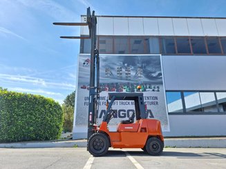 Carrello elevatore frontale a 4 ruote Nissan F04D40Q