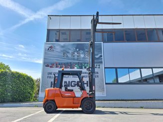 Carrello elevatore frontale a 4 ruote Nissan F04D40Q
