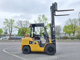 Carrello elevatore frontale a 4 ruote Caterpillar GP35 NTD