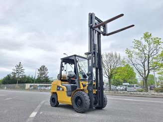 Carrello elevatore frontale a 4 ruote Caterpillar GP35 NTD