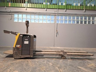 Transpallet con pedana Caterpillar NPV20N2