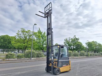 Carrello elevatore frontale a 3 ruote Caterpillar EP20KT - 2