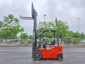 Carrello elevatore frontale a 4 ruote Heli CPD30
