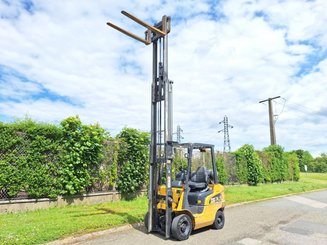 Carrello elevatore frontale a 4 ruote Caterpillar GP20CN