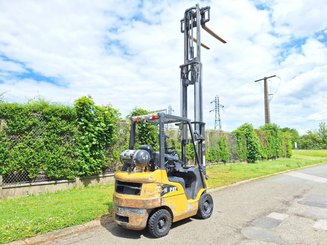 Carrello elevatore frontale a 4 ruote Caterpillar GP20CN