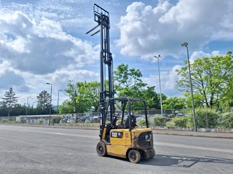 Carrello elevatore frontale a 4 ruote Caterpillar EP25K-PAC