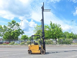 Carrello elevatore frontale a 4 ruote Caterpillar EP25K-PAC