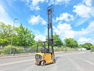 Carrello elevatore frontale a 4 ruote Caterpillar EP25K-PAC